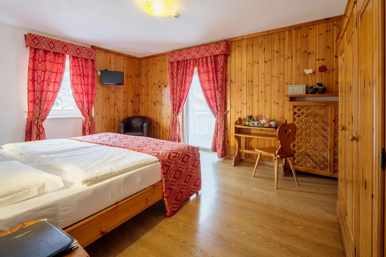 Hotel Aquila Cortina — rooms and atmosphere