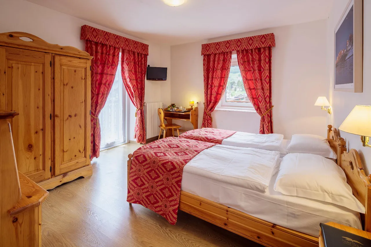 Hotel Aquila Cortina — rooms and atmosphere