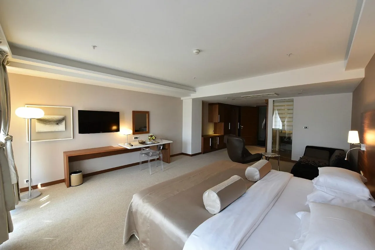 Hotel Aurel — rooms and atmosphere