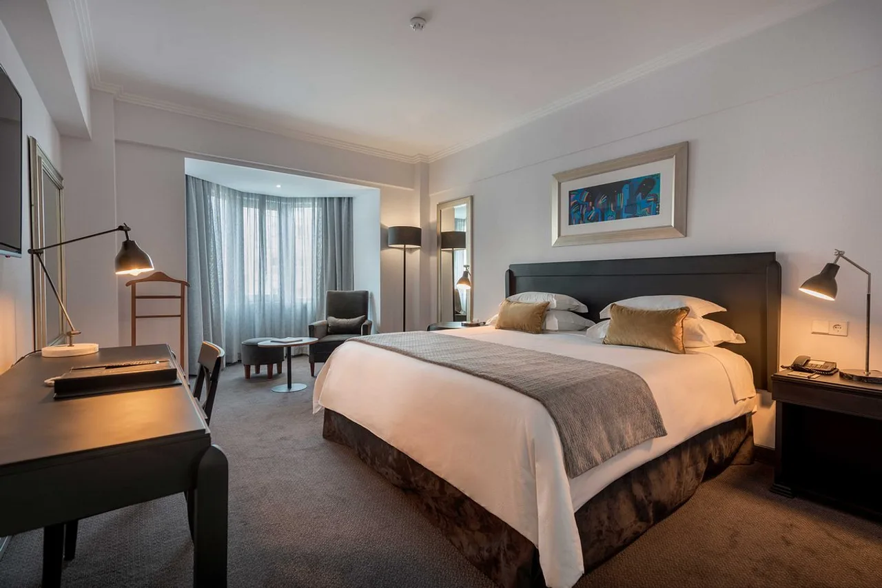 Hotel Avenida — rooms and atmosphere