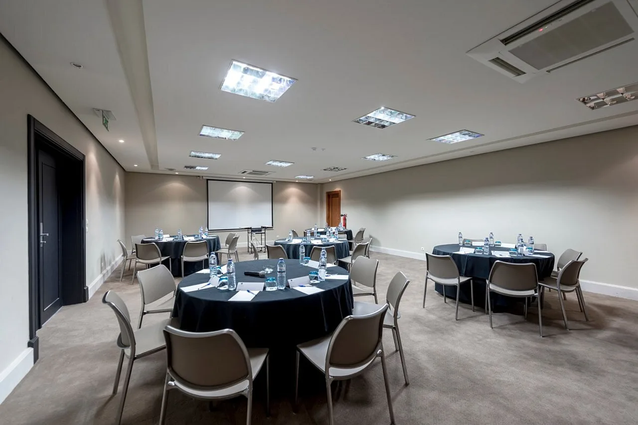 Hotel Avenida — rooms and atmosphere