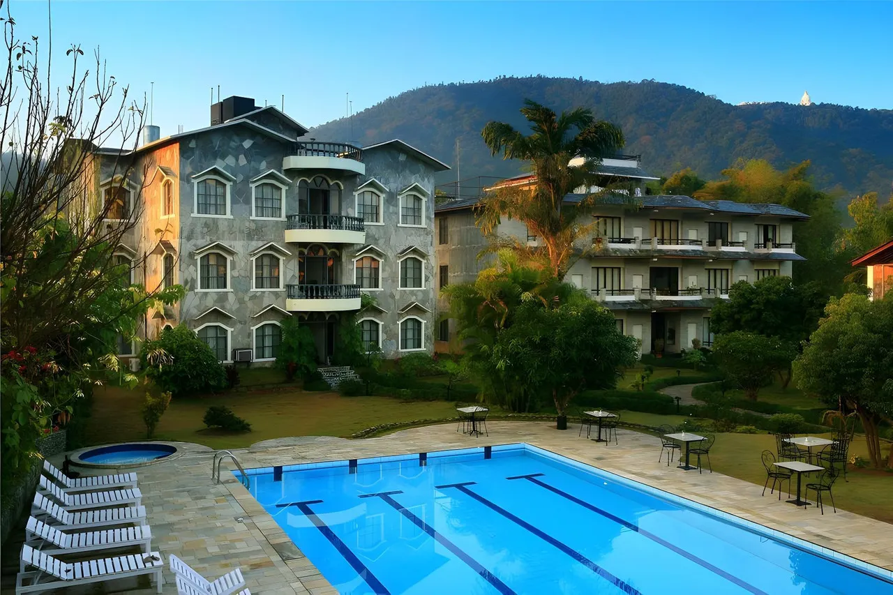 Hotel Barahi Pokhara — rooms and atmosphere