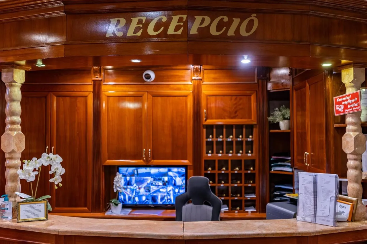 Hotel Barbakán — ภาพห้องพักและบรรยากาศ