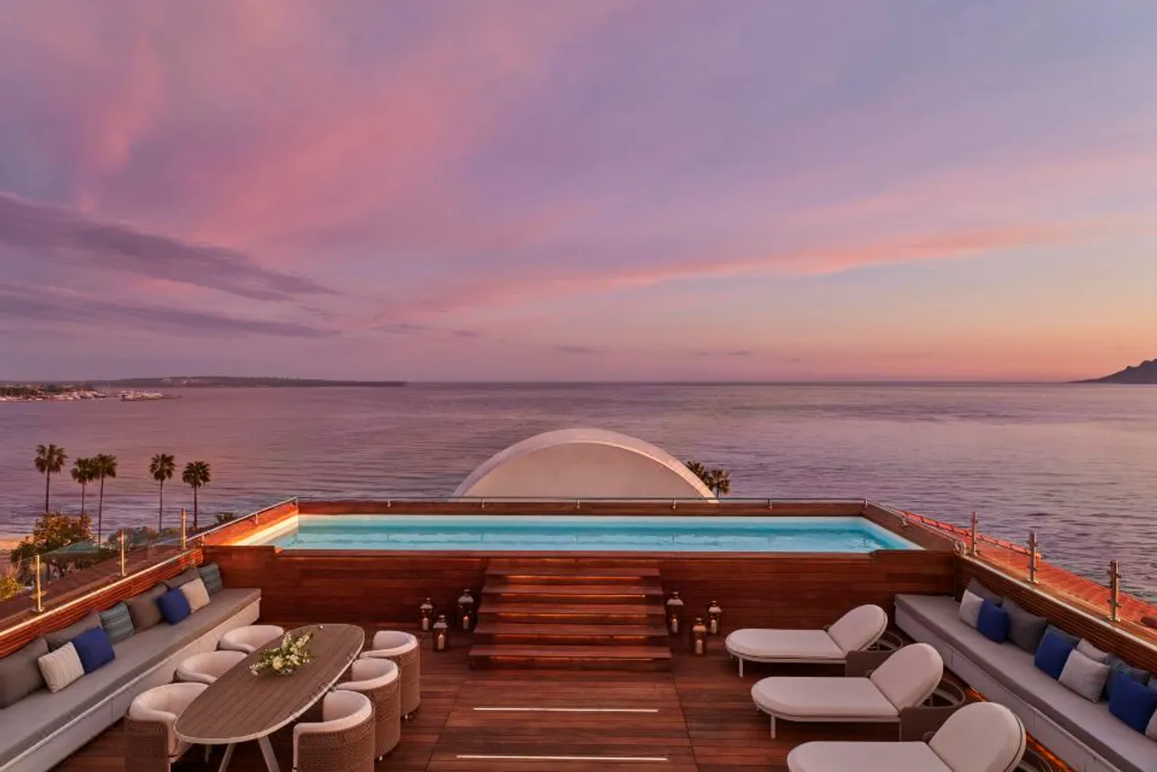 Hotel Barriere Le Majestic Cannes — rooms and atmosphere
