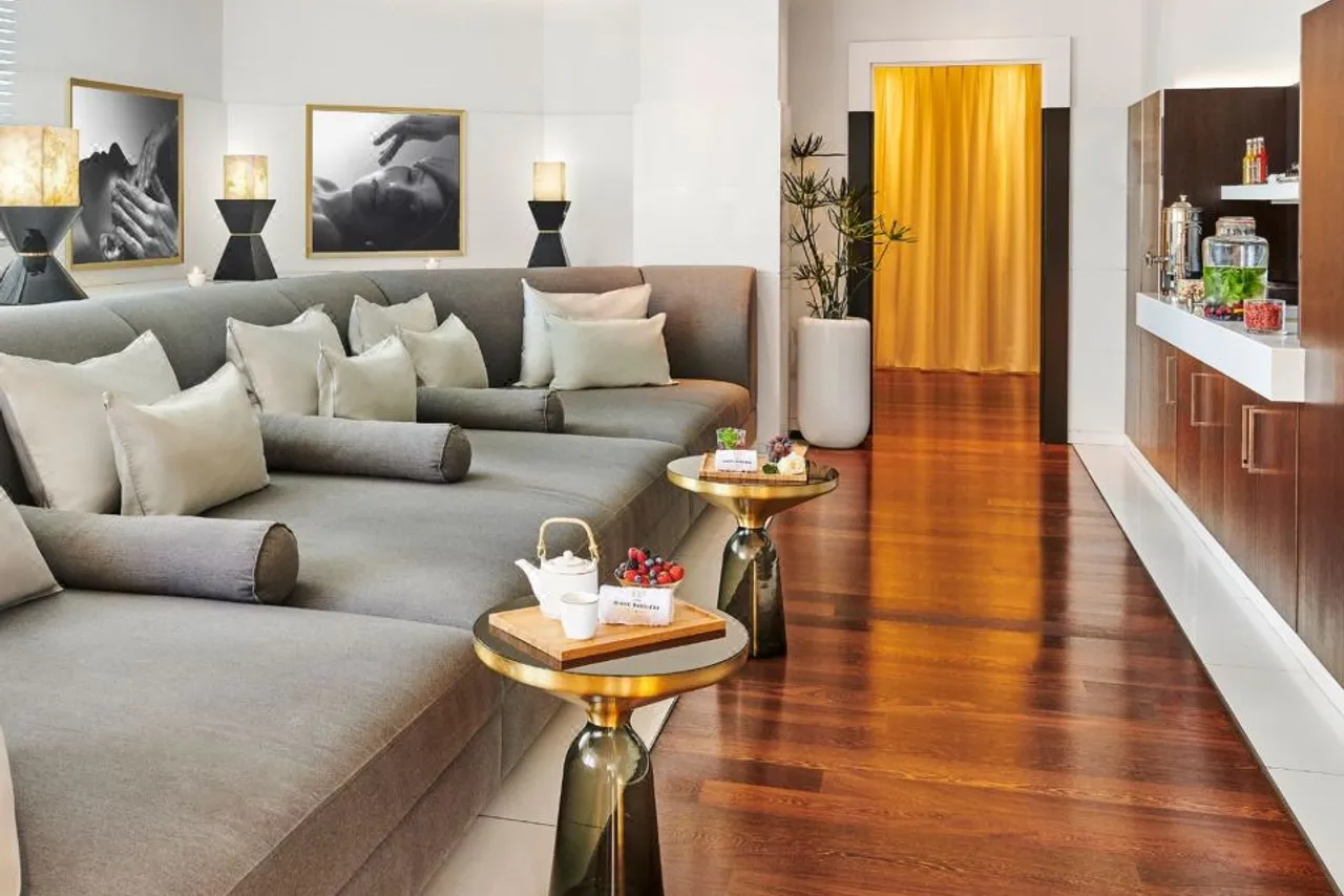Hotel Barriere Le Majestic Cannes — rooms and atmosphere
