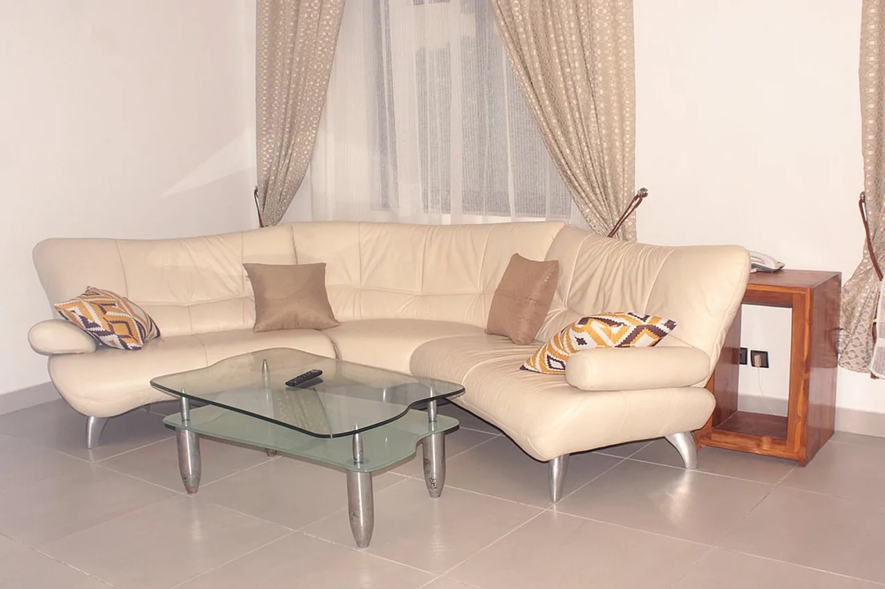 Hotel Bel Azur Cotonou — rooms and atmosphere