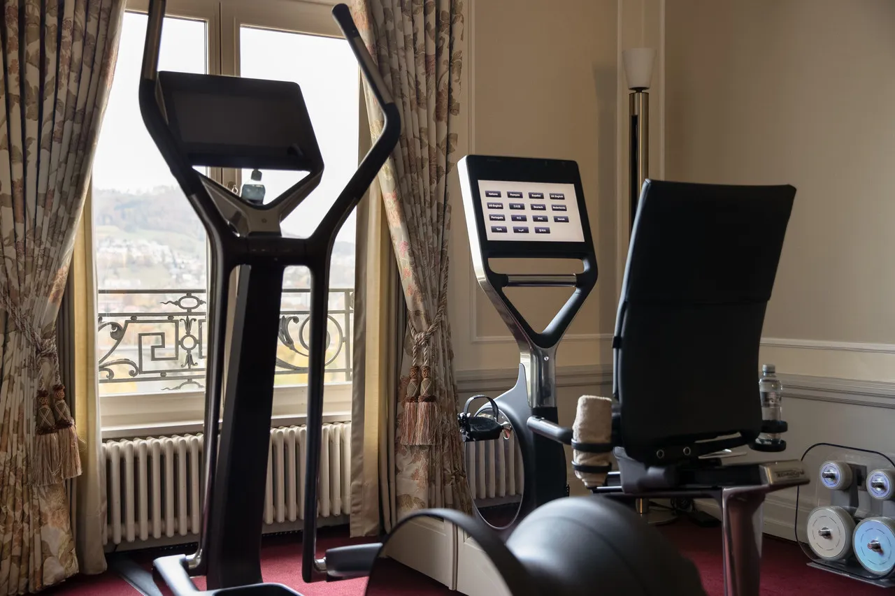 Hotel Bellevue Palace Bern — ภาพห้องพักและบรรยากาศ