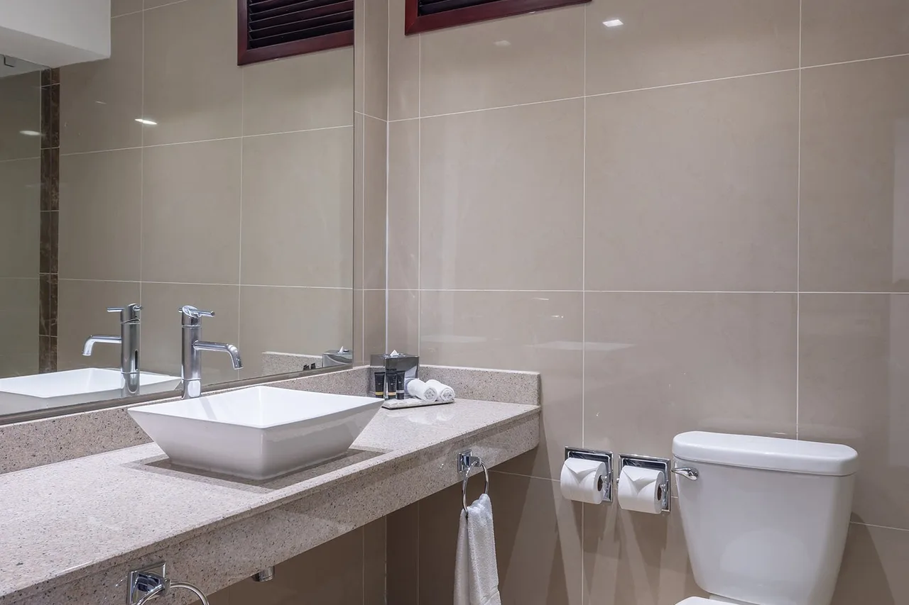 Hotel Biltmore Guatemala — rooms and atmosphere
