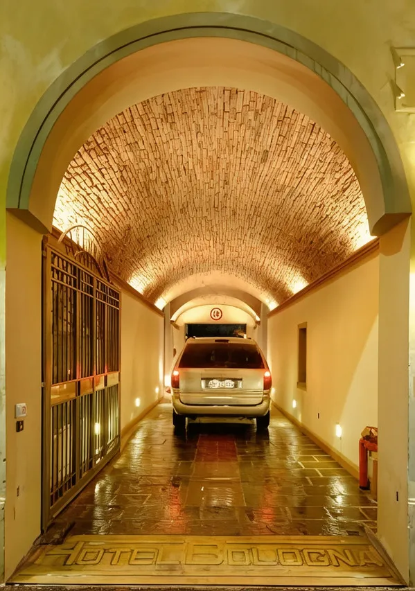 Hotel Bologna Pisa — ภาพห้องพักและบรรยากาศ