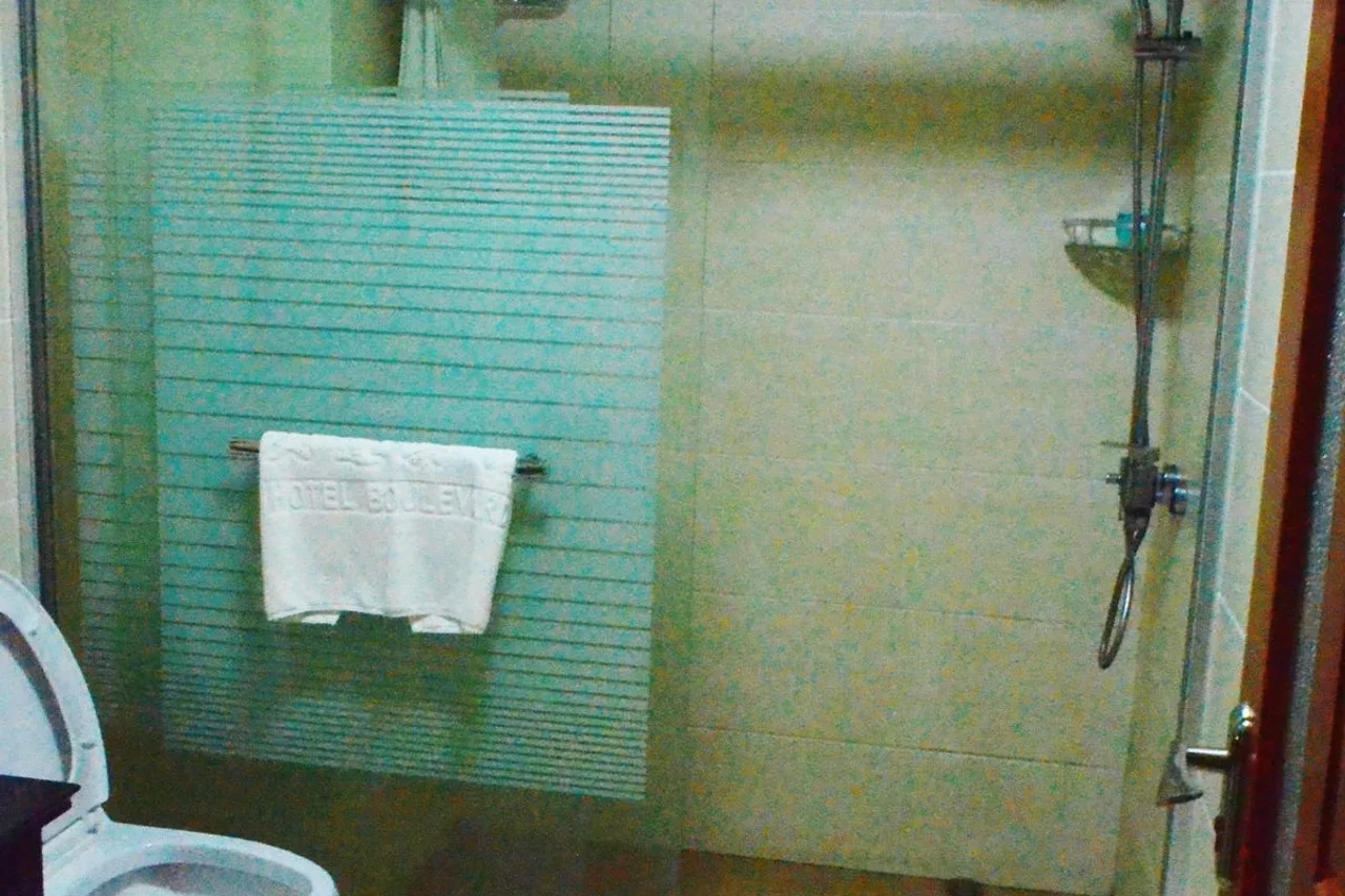 Hotel Boulevard Libreville — rooms and atmosphere