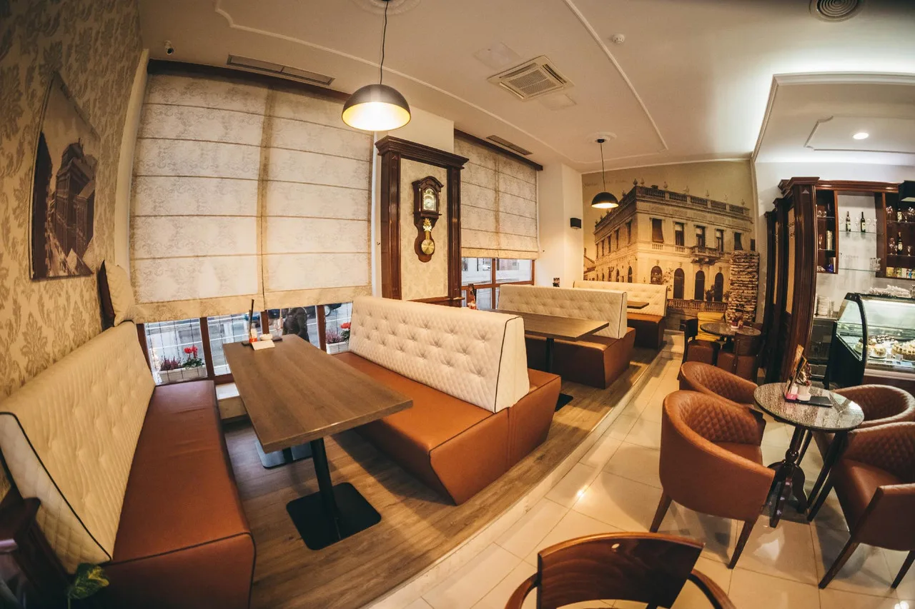 Hotel Bristol — ภาพห้องพักและบรรยากาศ