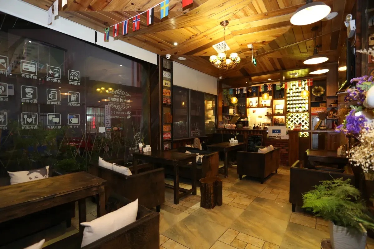 Hotel California Zhangjiajie — rooms and atmosphere