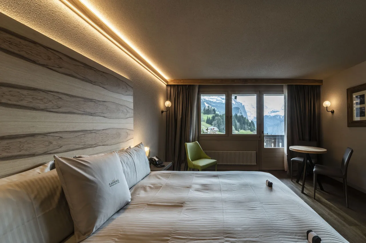 Hotel Caprice — ภาพห้องพักและบรรยากาศ