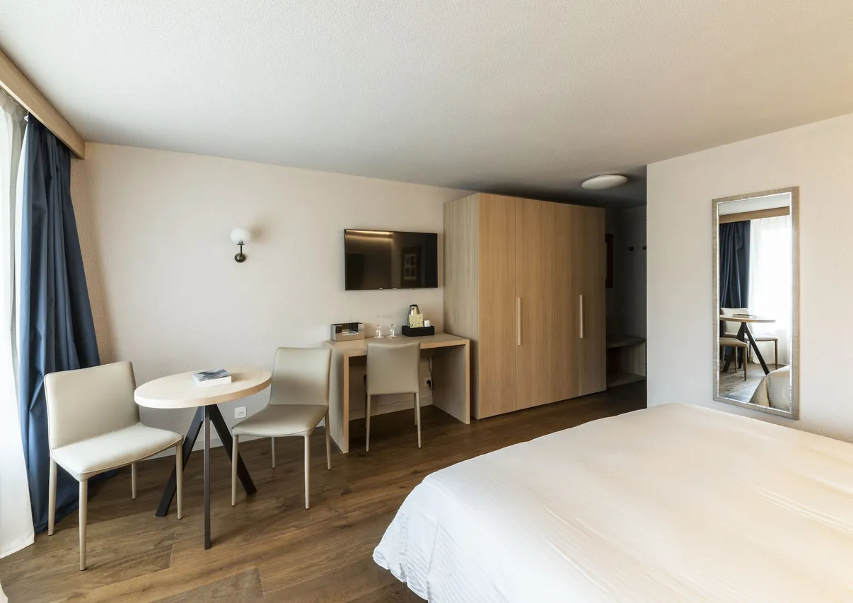 Hotel Caprice — ภาพห้องพักและบรรยากาศ