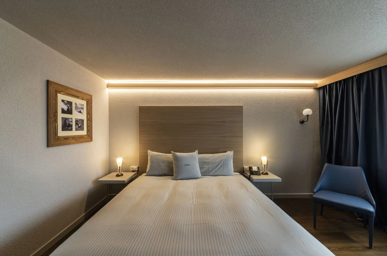 Hotel Caprice — ภาพห้องพักและบรรยากาศ