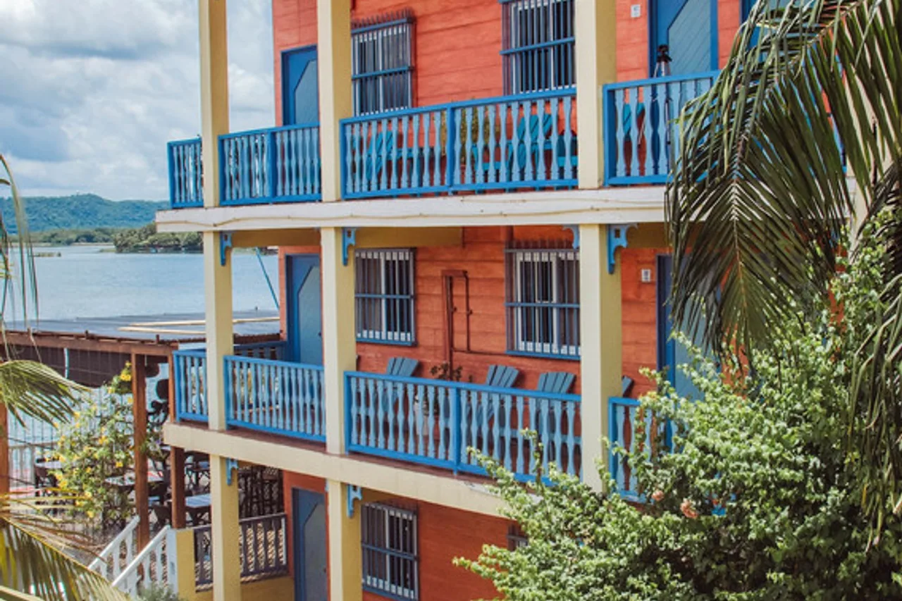 Hotel Casona de la Isla — ฟลอเรส
