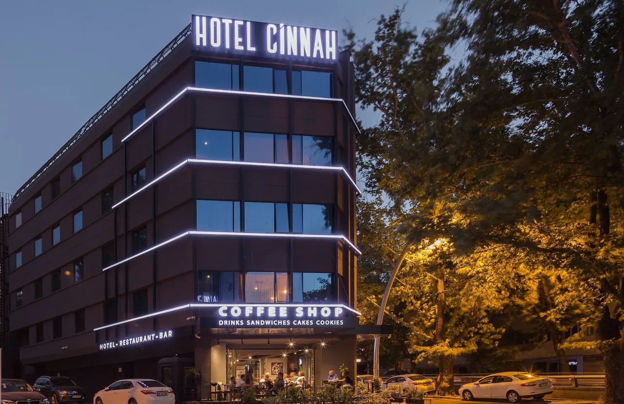 Hotel Cinnah — rooms and atmosphere