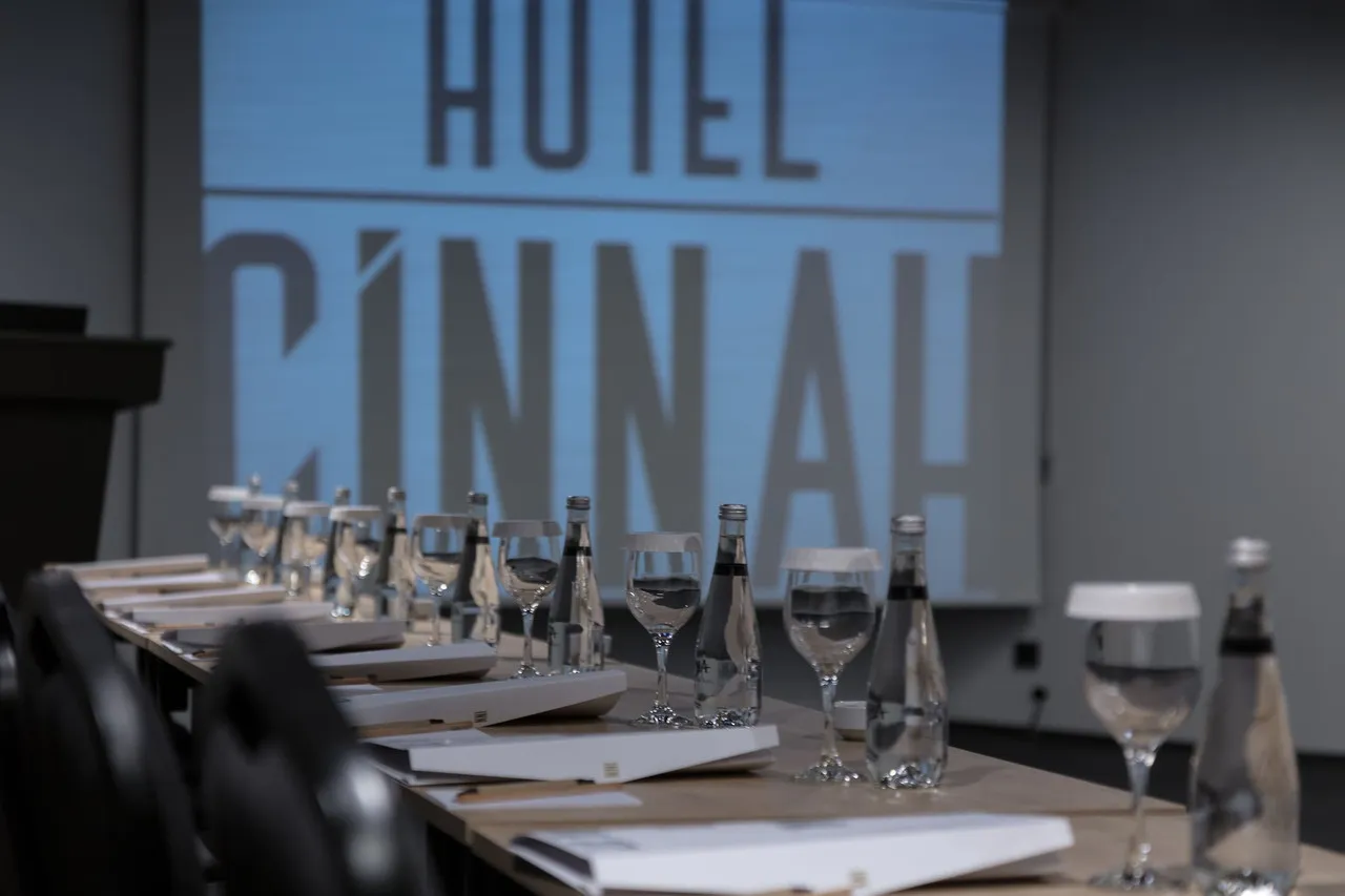 Hotel Cinnah — rooms and atmosphere