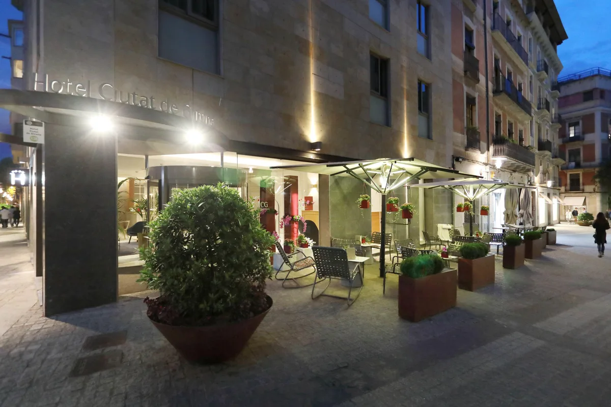 Hotel Ciutat de Girona — ภาพห้องพักและบรรยากาศ