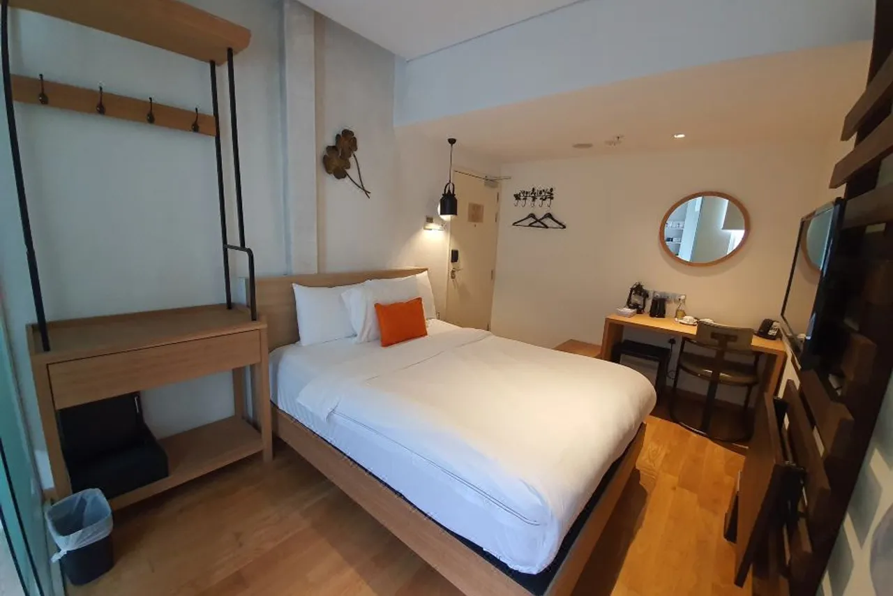 Hotel Clover 769 North Bridge Road — rooms and atmosphere
