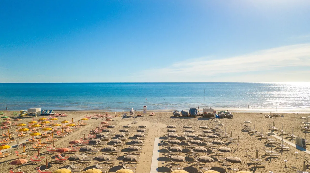 Hotel Continental Rimini — ภาพห้องพักและบรรยากาศ