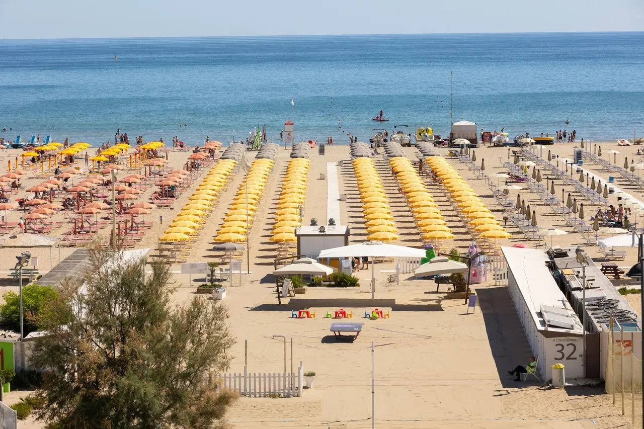 Hotel Continental Rimini — ภาพห้องพักและบรรยากาศ