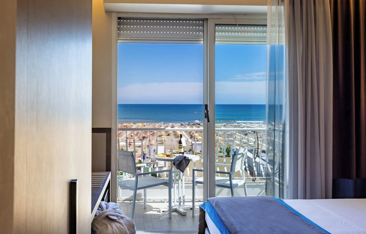 Hotel Continental Rimini — ภาพห้องพักและบรรยากาศ