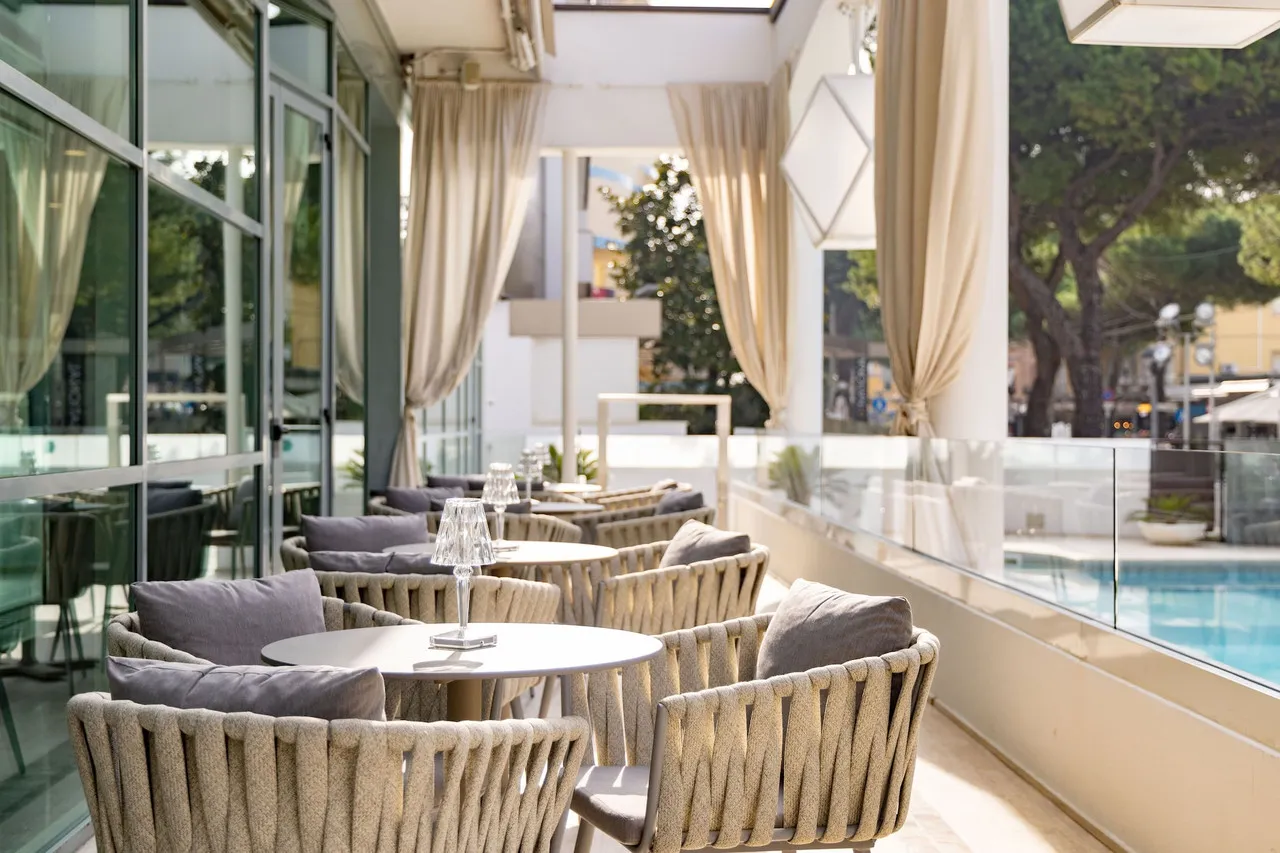 Hotel Continental Rimini — ภาพห้องพักและบรรยากาศ