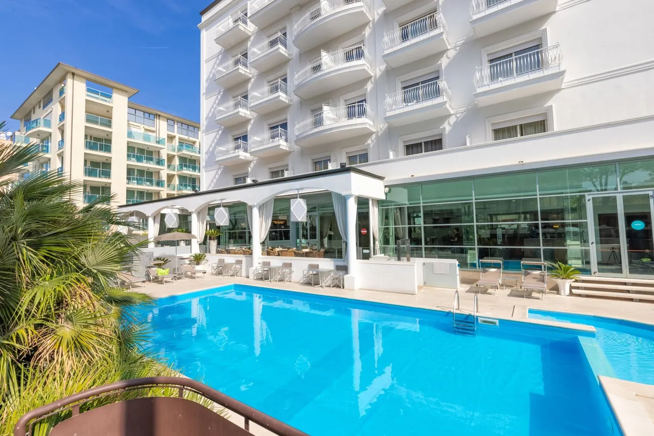 Hotel Continental Rimini — ภาพห้องพักและบรรยากาศ
