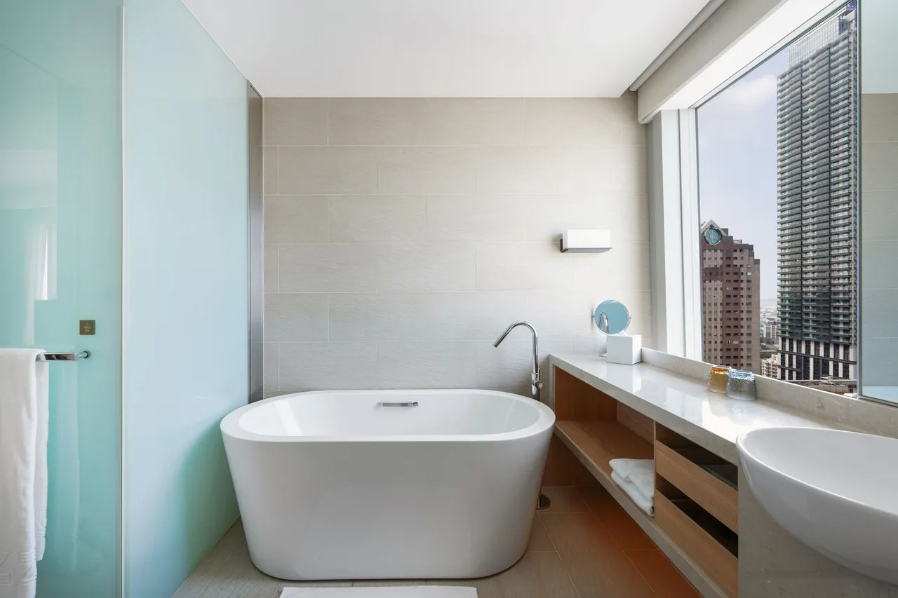 Hotel Cozzi Zhongshan Kaohsiung — rooms and atmosphere