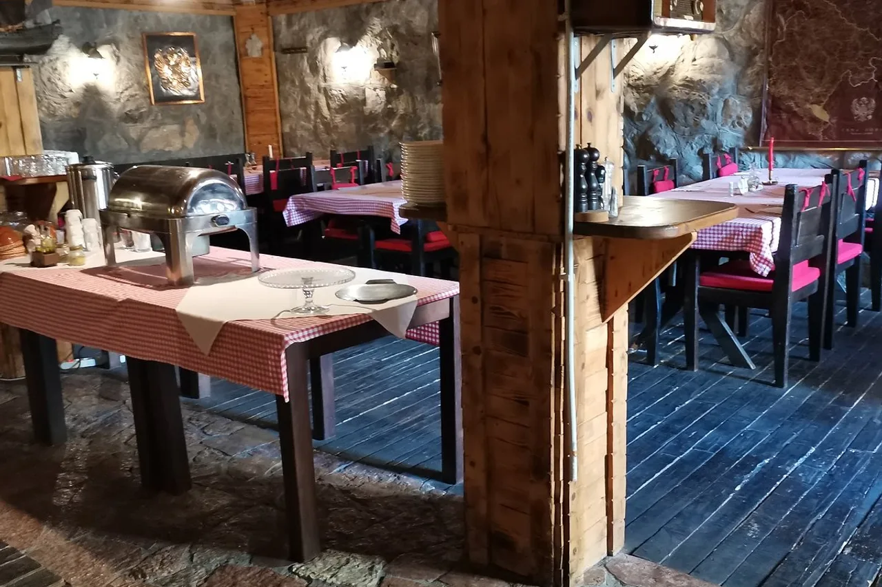 Hotel Crnogorska Kuca — rooms and atmosphere
