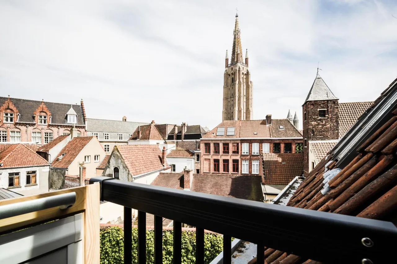 Hotel De Castillion — ภาพห้องพักและบรรยากาศ