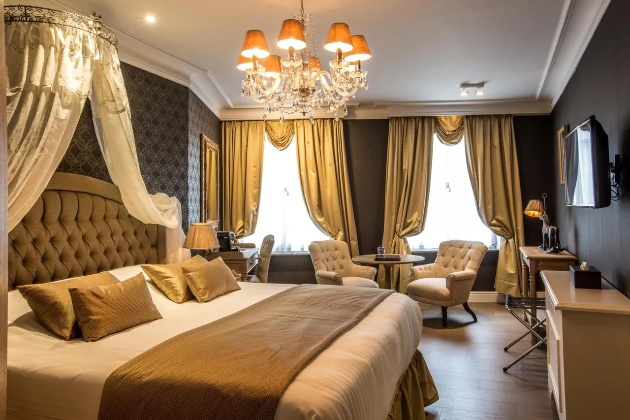 Hotel De Castillion — ภาพห้องพักและบรรยากาศ