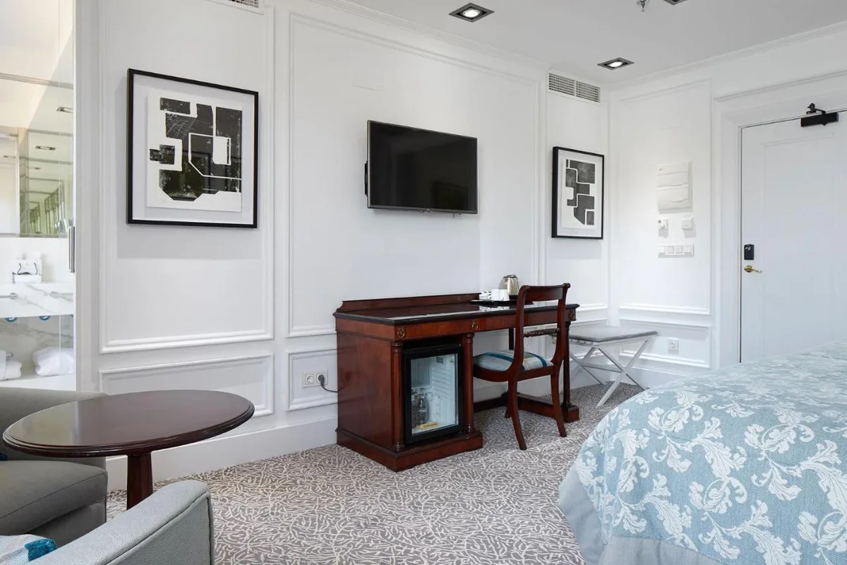 Hotel de Londres y de Inglaterra — ภาพห้องพักและบรรยากาศ