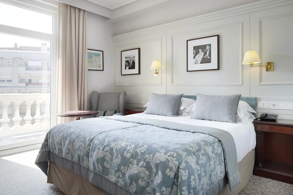 Hotel de Londres y de Inglaterra — ภาพห้องพักและบรรยากาศ