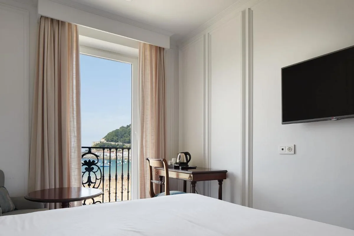 Hotel de Londres y de Inglaterra — ภาพห้องพักและบรรยากาศ