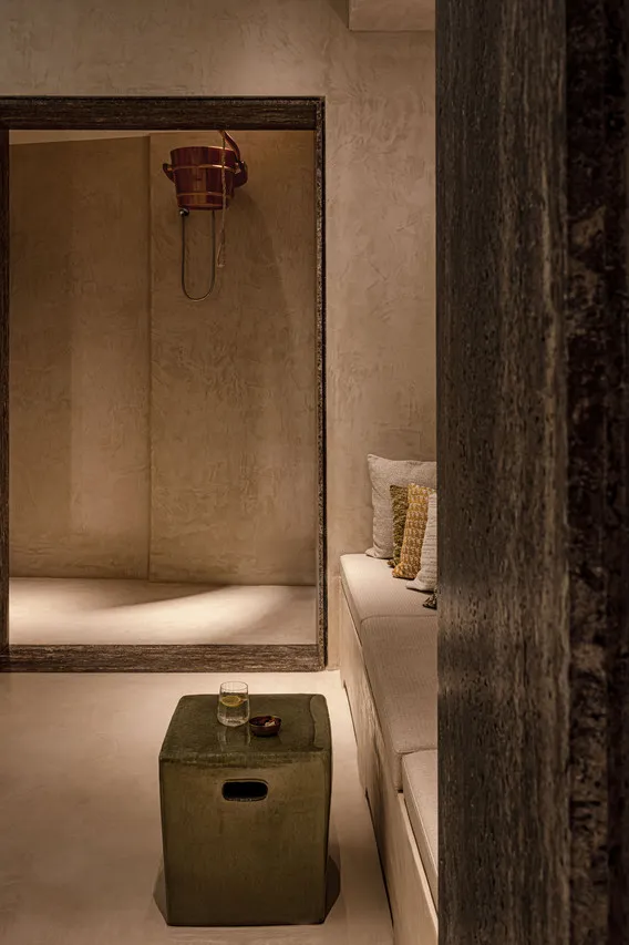 Hotel de Vigny — rooms and atmosphere