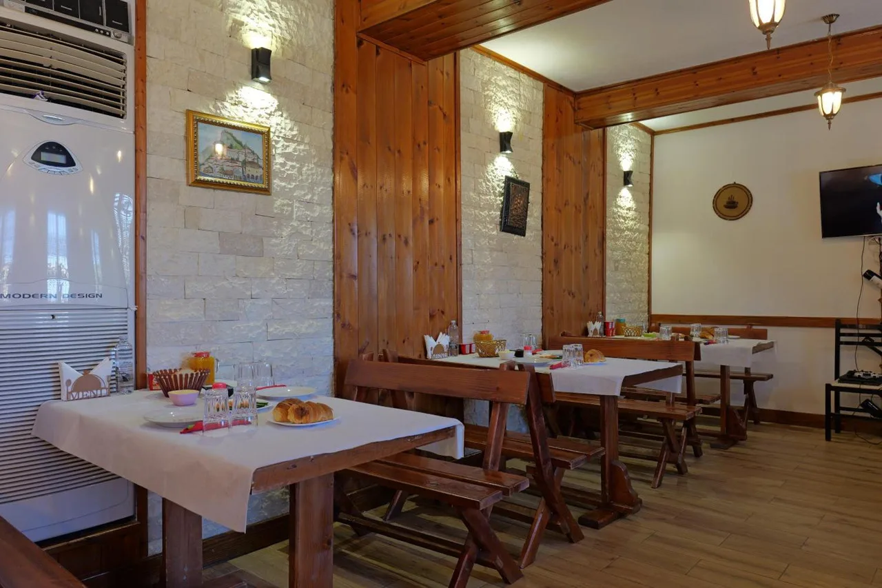Hotel Demaj — ภาพห้องพักและบรรยากาศ