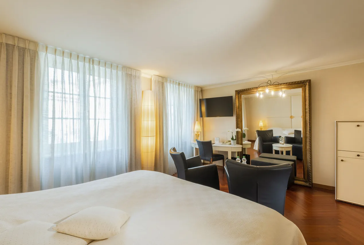 Hotel des Balances — ภาพห้องพักและบรรยากาศ