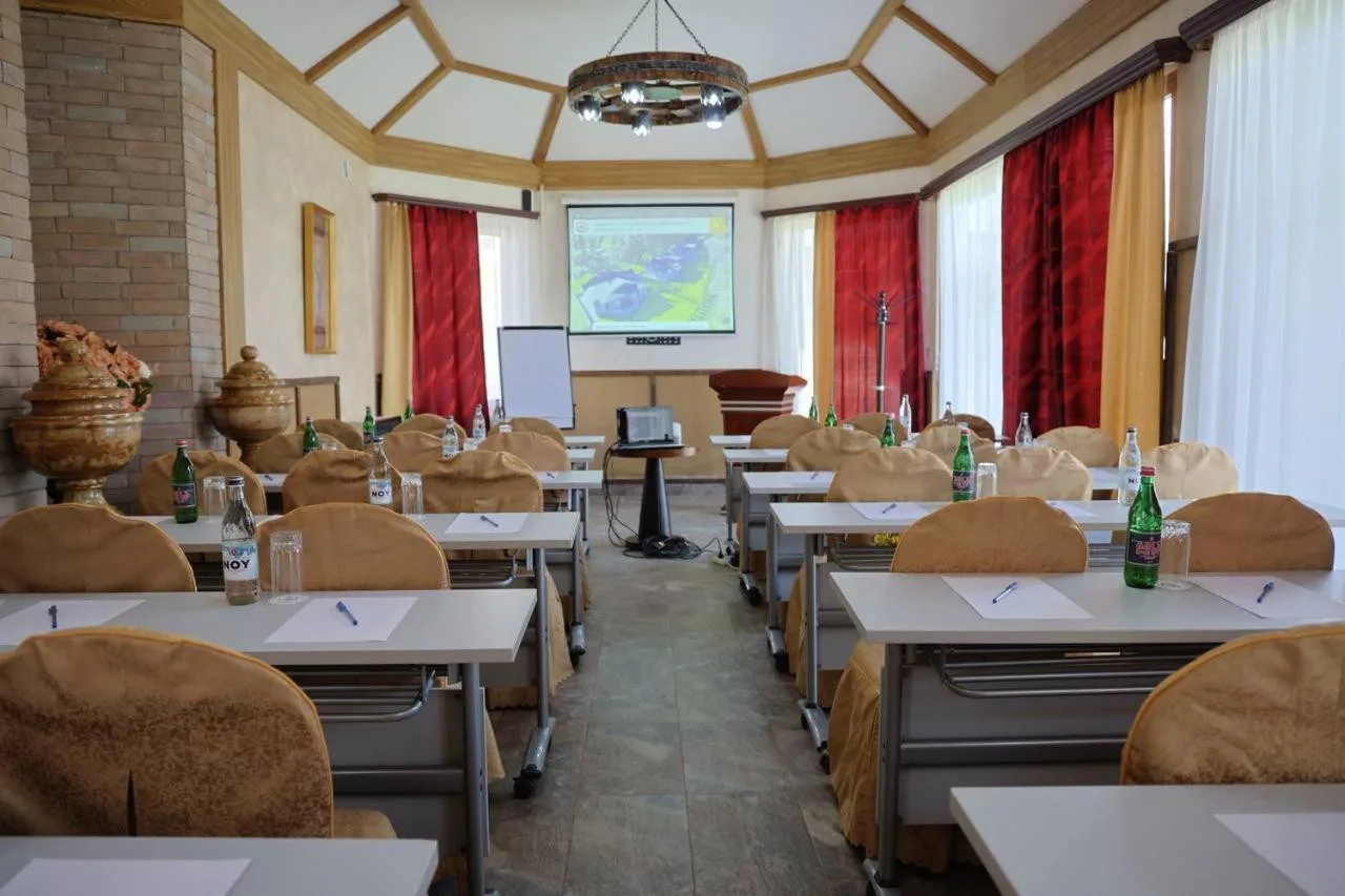 Hotel Dilijan Resort — ภาพห้องพักและบรรยากาศ