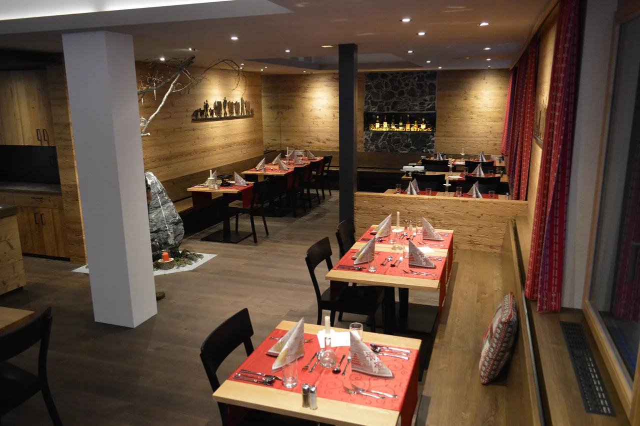 Hotel Edelweiss Lauterbrunnen — rooms and atmosphere