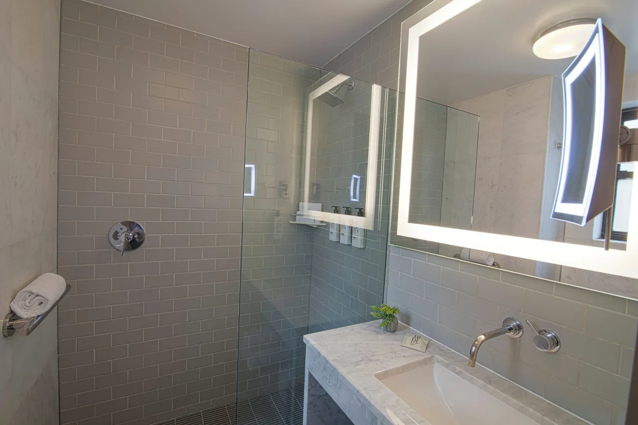 Hotel Edison Times Square — rooms and atmosphere
