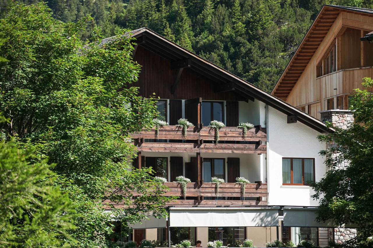 Hotel Falknerei Galina — ภาพห้องพักและบรรยากาศ