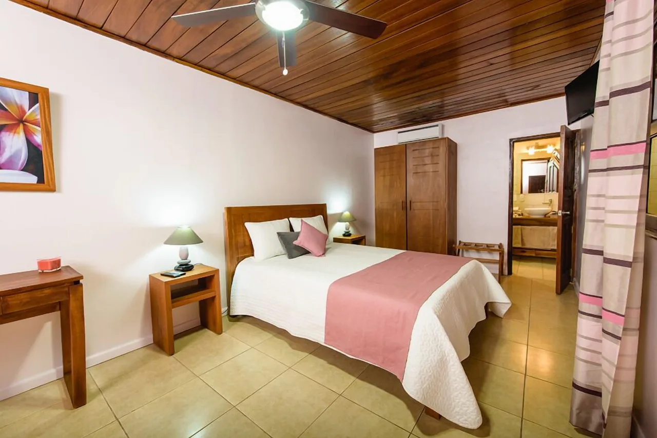 Hotel Flor de Sarta — เลออน