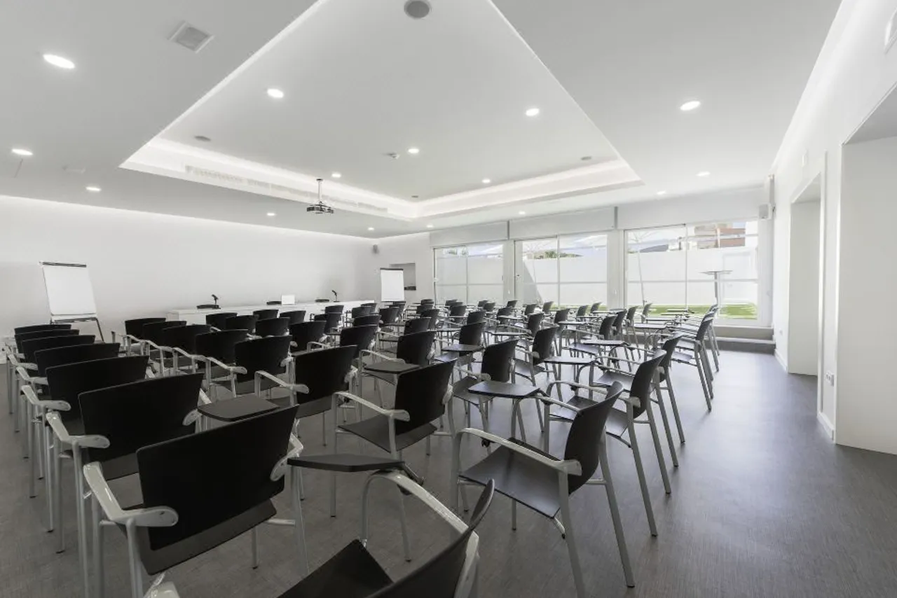 Hotel Garbi Ibiza & Spa — rooms and atmosphere