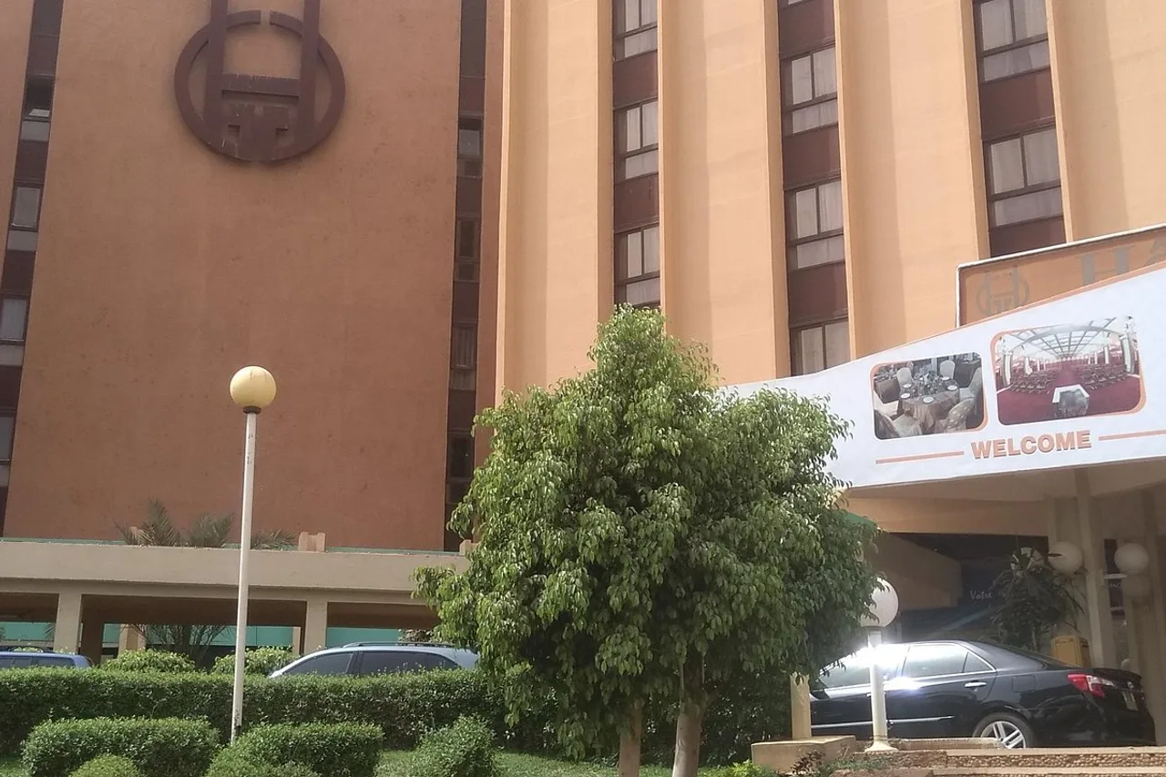Hôtel Gaweye Niamey — rooms and atmosphere