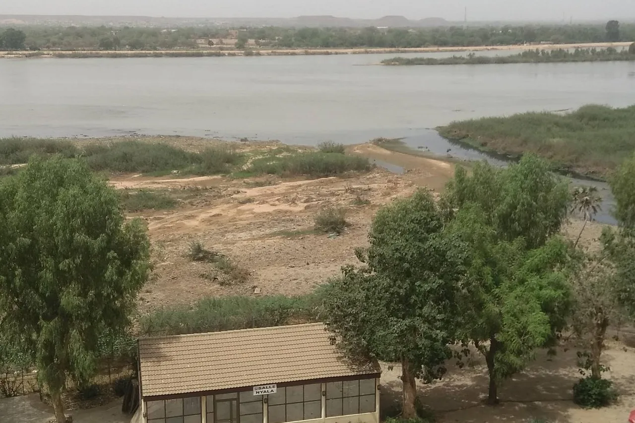 Hôtel Gaweye Niamey — rooms and atmosphere