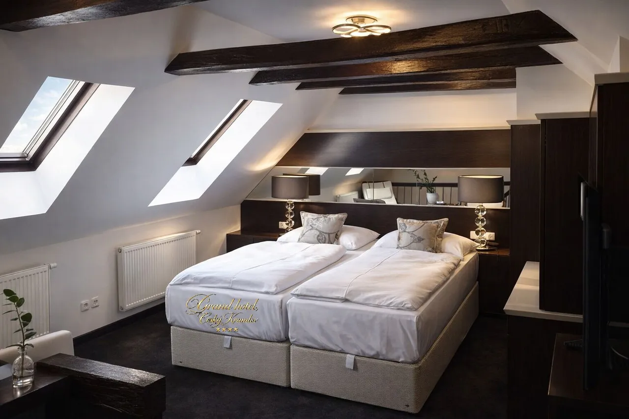 Hotel Grand — rooms and atmosphere