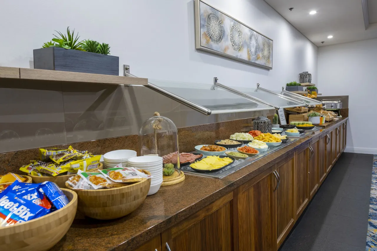 Hotel Grand Chancellor Adelaide — rooms and atmosphere