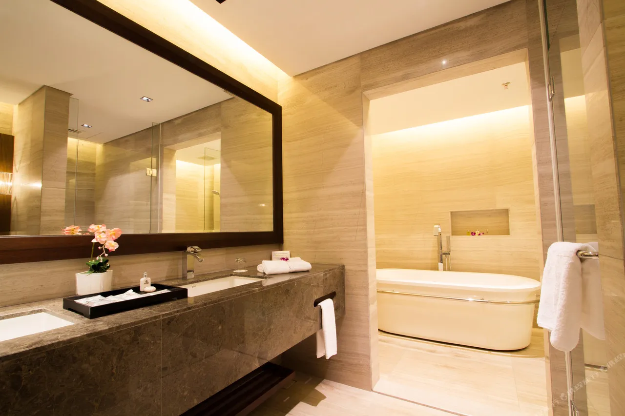 Hotel Grandis — rooms and atmosphere